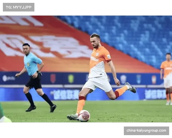 中超保级战：梅州客家主场迎战大连英博，力争三分保级希望